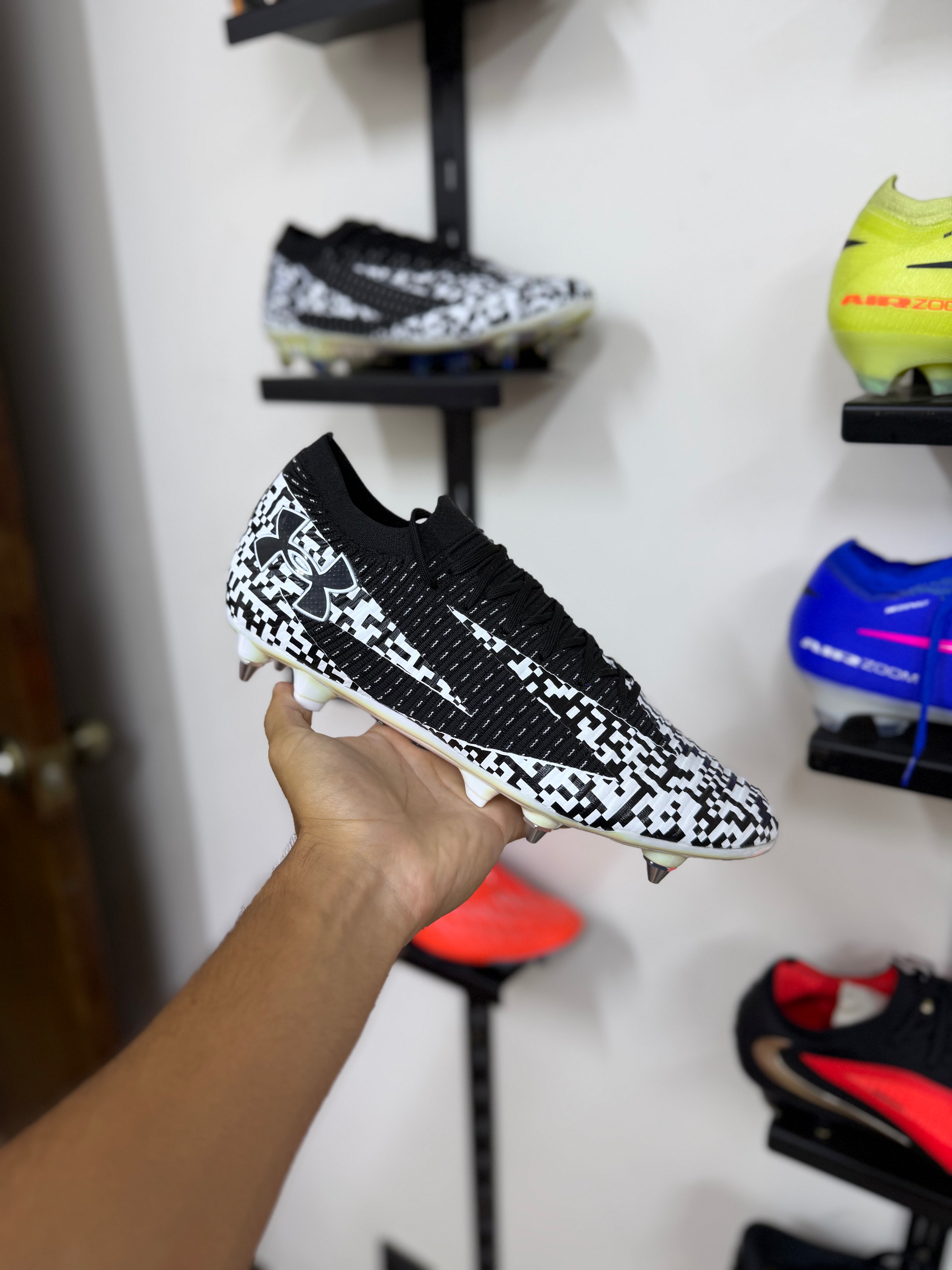 Under Armour Shadow Elite SG blancas negras