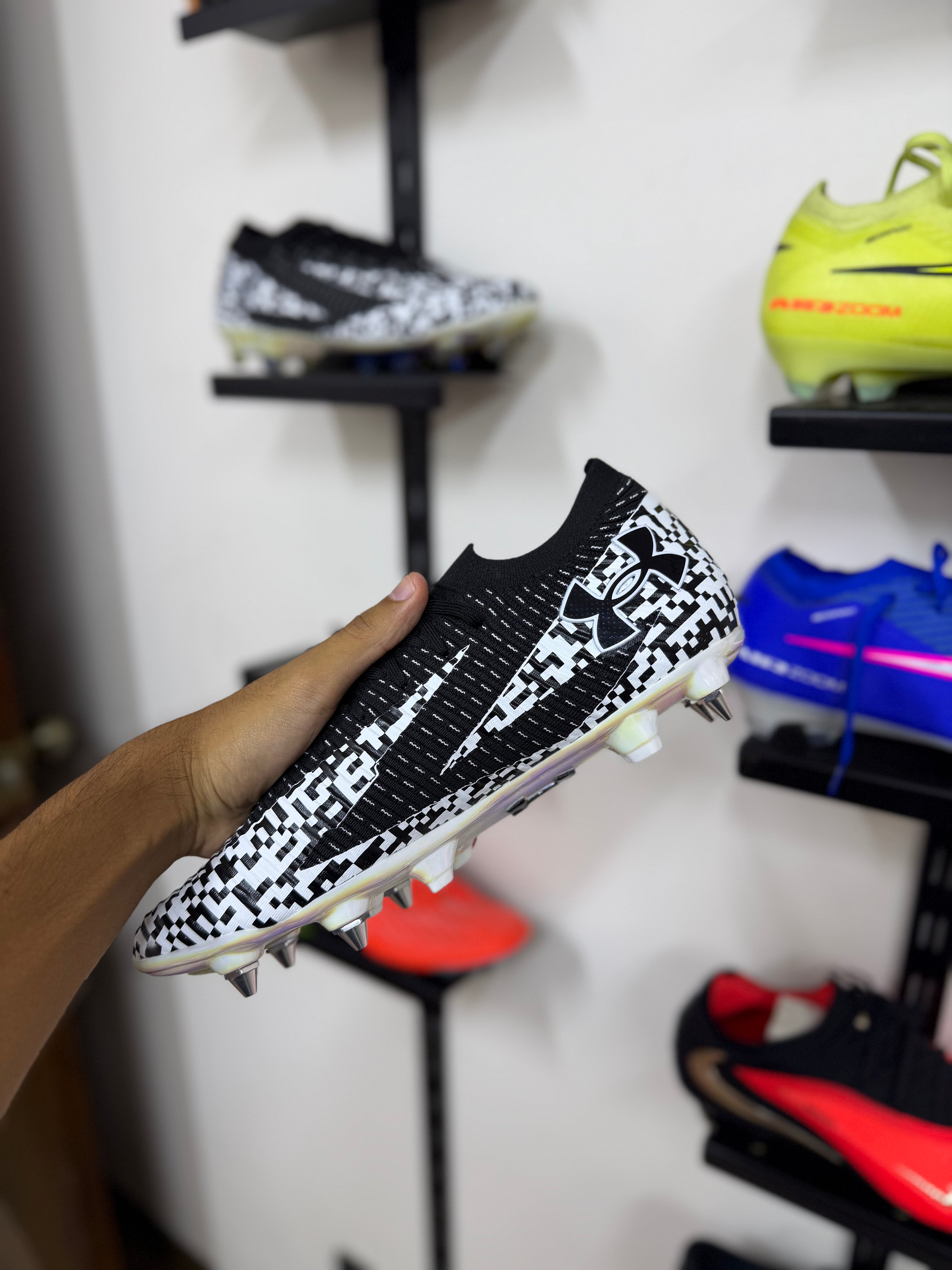 Under Armour Shadow Elite SG blancas negras