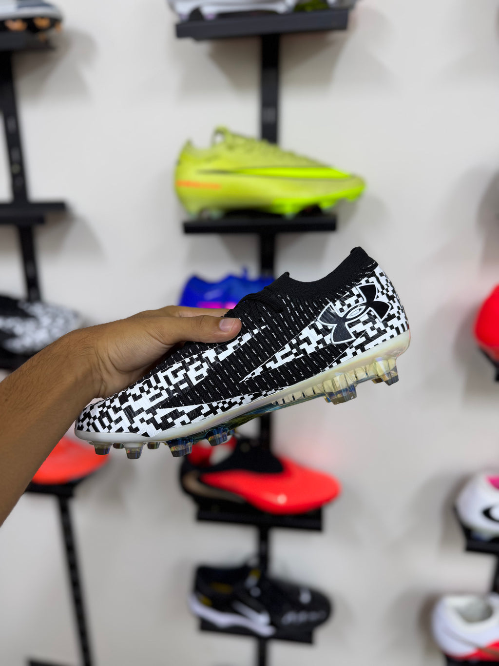 Under Armour Shadow Elite FG blancas negras