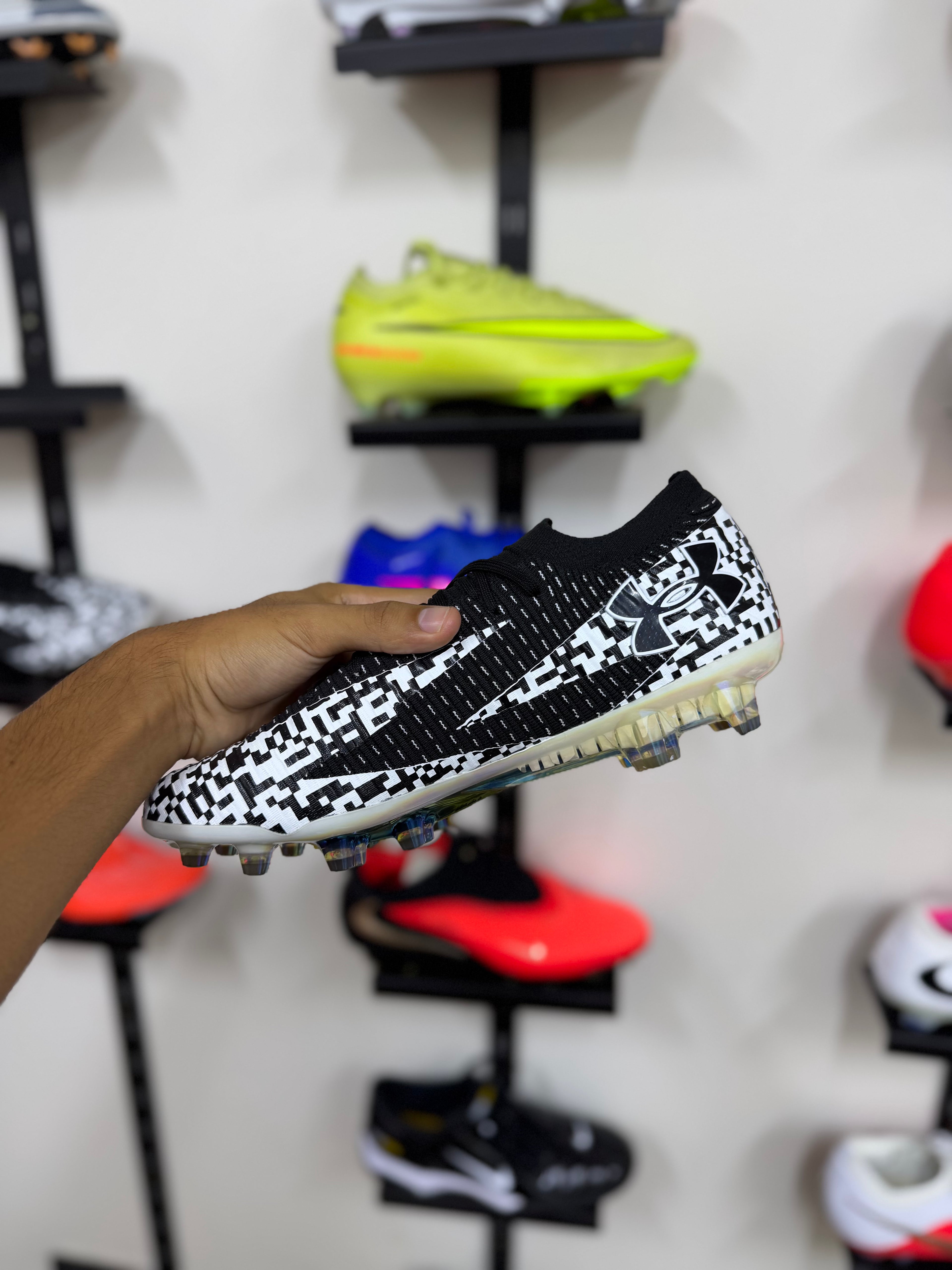 Under Armour Shadow Elite FG blancas negras