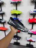 Under Armour Shadow TF negras blancas